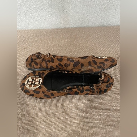 Tory Burch Leopard Print Slip-On Flats Size 40 – Signs of Wear - Picture 3 of 6